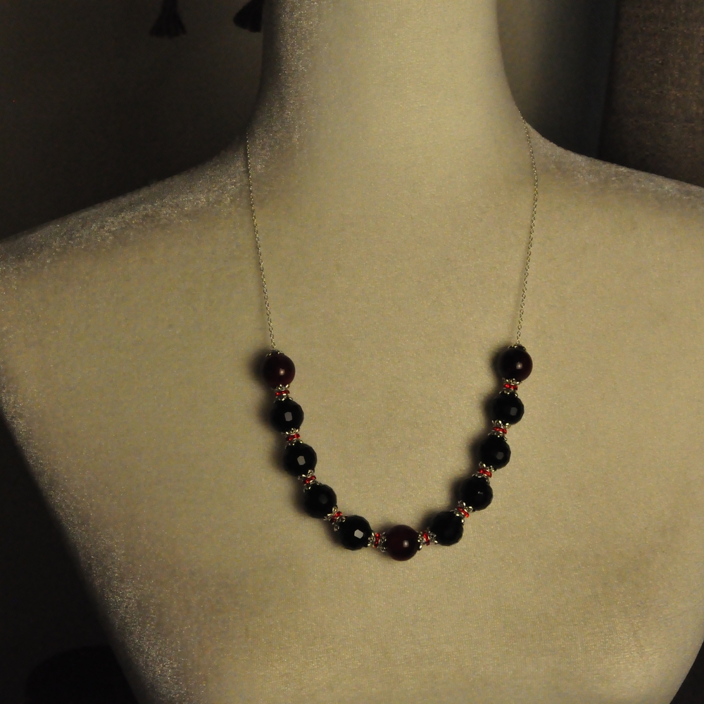 Black and Red Beaded Necklace with Elegant Design